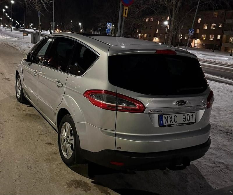 Begagnad Ford S-MAX S 163 HK (119 kW) 2014 Minibuss