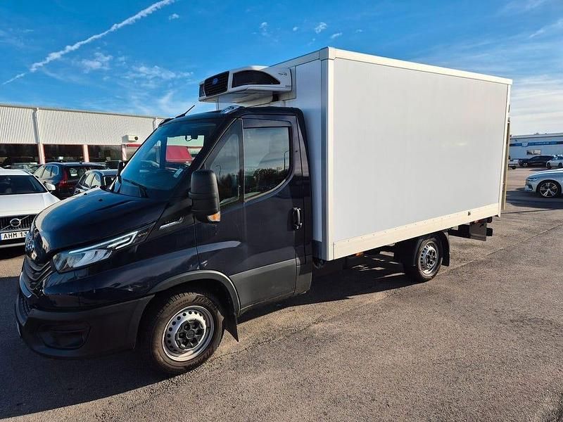 Blå Begagnad 2024 Iveco Daily Van | 615 000 kr - Bild 1/4