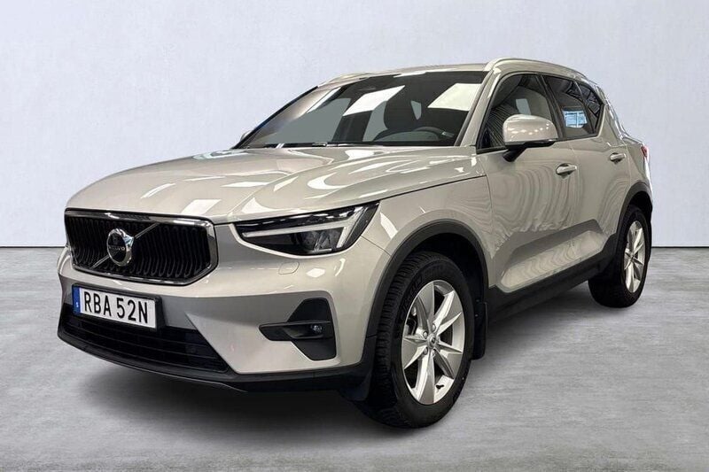 Silver Begagnad 2023 Volvo XC40 Core SUV | 345 000 kr (Marknadspris) - Bild 1/4