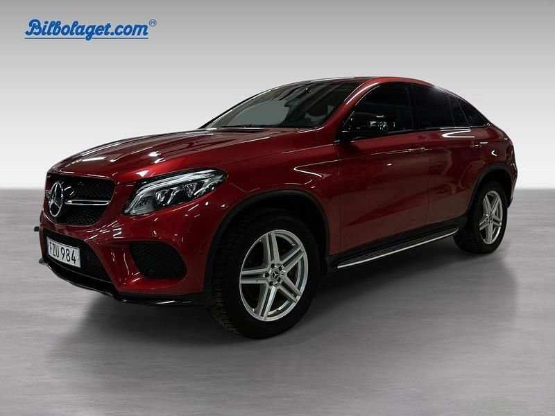 Röd Begagnad 2017 Mercedes GLE350 Sportkupé | 389 000 kr - Bild 1/4