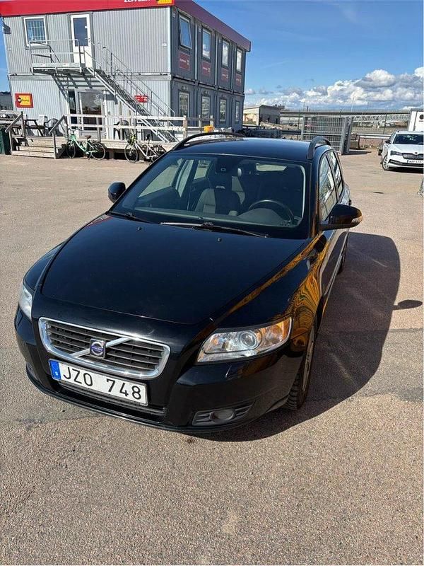 Svart Begagnad 2010 Volvo V50 Momentum Kombi | 42 000 kr (Bra pris) - Bild 1/4
