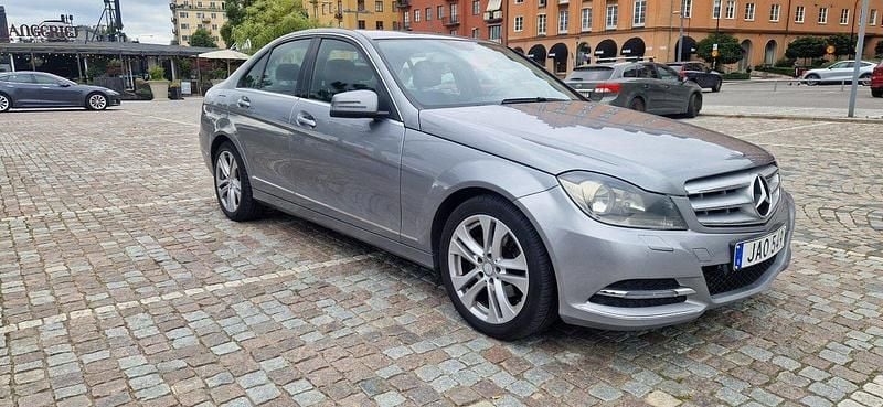 Silver Begagnad 2014 Mercedes C200 Avantgarde Sedan | 71 500 kr (Superpris) - Bild 1/4