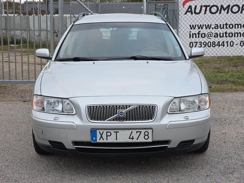 Begagnad Volvo V70 Business Edition 140 HK (102 kW) 2006 Ljusgrå (grå) Kombi