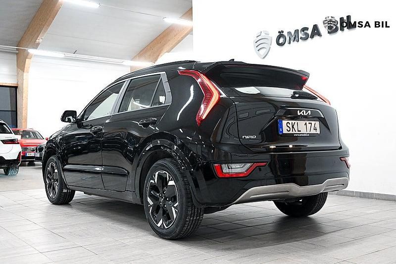 Begagnad Kia e-Niro EX 150 kW (204 HK) 2022 Svart SUV
