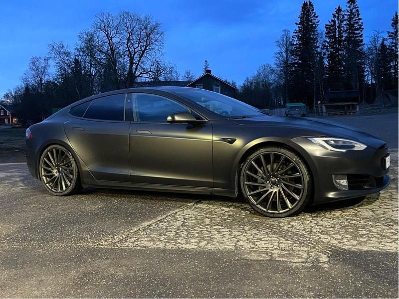 Svart Begagnad 2018 Tesla Model S Sedan | 270 000 kr (Bra pris) - Bild 1/4