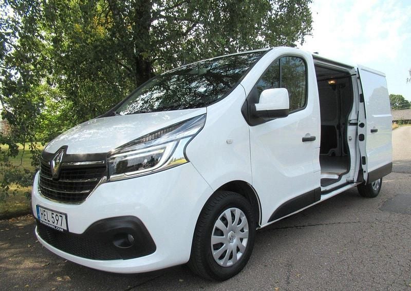 Vit Begagnad 2022 Renault Trafic Van | 290 000 kr (Marknadspris) - Bild 1/4