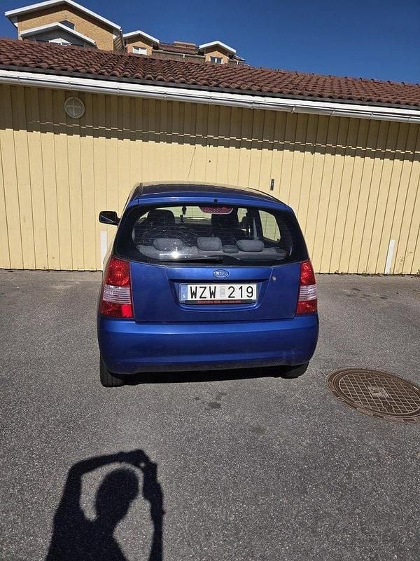 Blå Begagnad 2005 Kia Picanto 4 Halvkombi | 45 000 kr (Lite dyr) - Bild 1/2