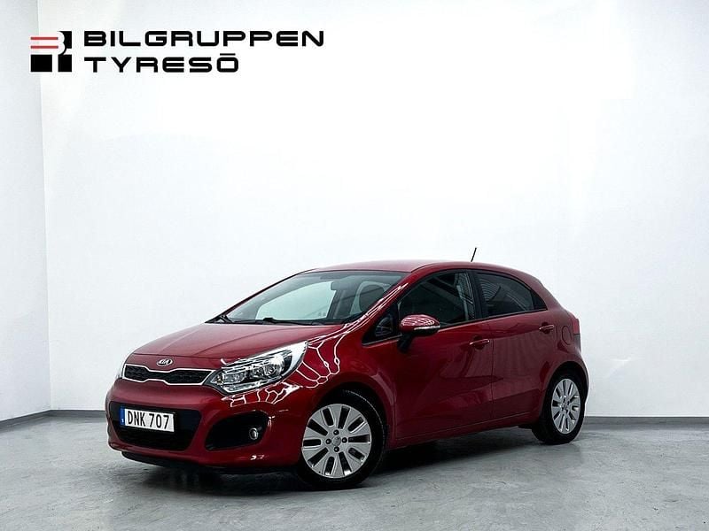 Röd Begagnad 2014 Kia Rio Halvkombi | 99 900 kr (Marknadspris) - Bild 1/4