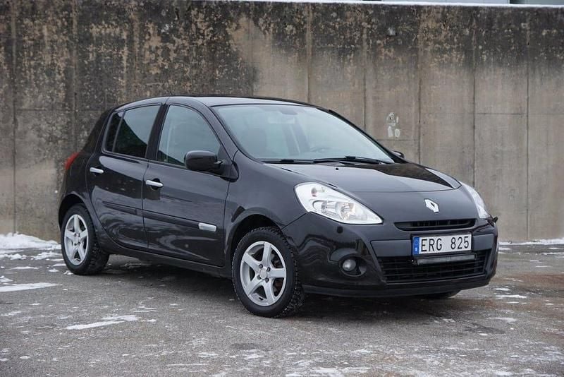 Svart Begagnad 2011 Renault Clio R.S. Halvkombi | 39 000 kr (Marknadspris) - Bild 1/4