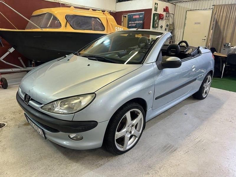 Begagnad Peugeot 206 CC 109 HK (80 kW) 2002 Grå Cab