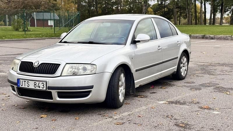 Silver Begagnad 2007 Skoda Superb Sedan | 22 900 kr - Bild 1/4