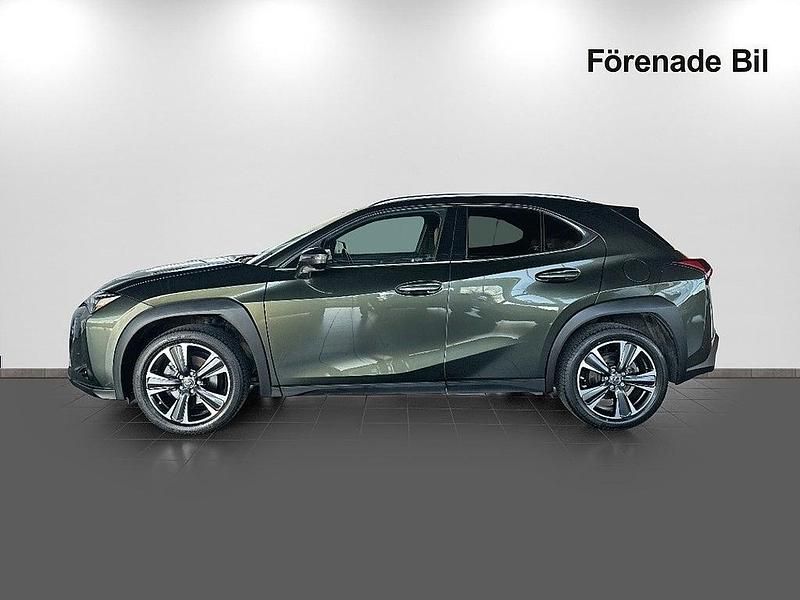 Begagnad Lexus UX 250h 184 HK (135 kW) 2022 Grön metallic SUV