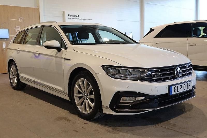 Begagnad VW Passat R-line 150 HK (110 kW) 2019 Vit Kombi