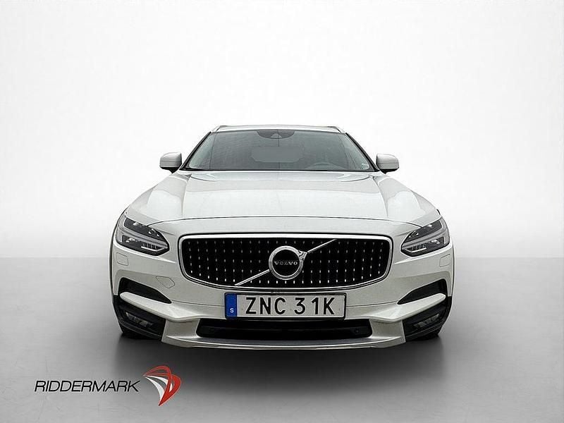 Begagnad Volvo V90 CC Plus 190 HK (139 kW) 2019 Vit Kombi