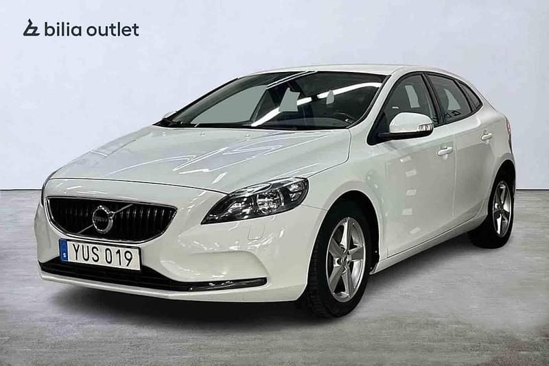 Vit Begagnad 2018 Volvo V40 Halvkombi | 174 900 kr (Marknadspris) - Bild 1/1