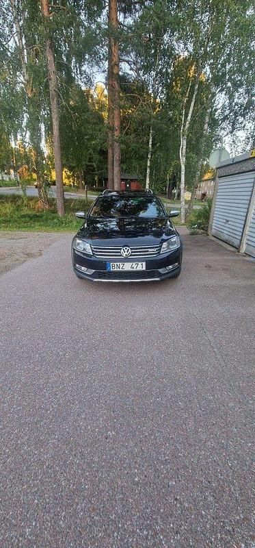 Svart Begagnad 2013 VW Passat Alltrack Kombi | 109 000 kr (Marknadspris) - Bild 1/4