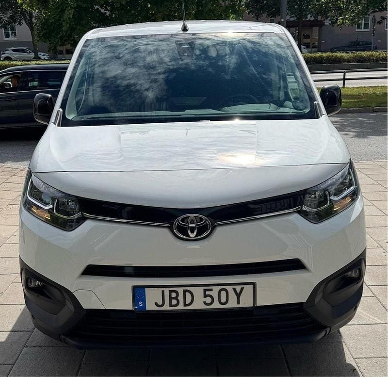 Vit Begagnad 2022 Toyota Proace City Van | 130 000 kr (Bra pris) - Bild 1/4