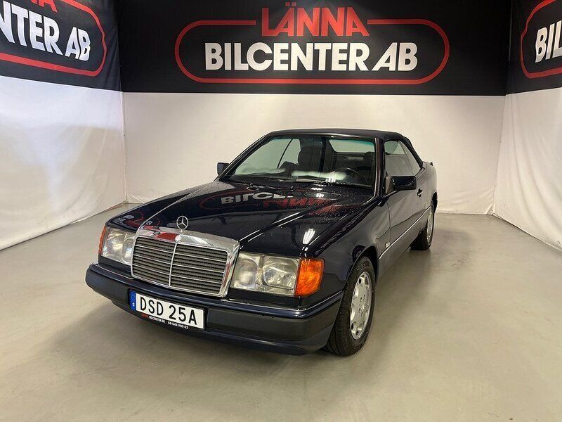 Blå Begagnad 1993 Mercedes E300 Cab | 239 000 kr - Bild 1/4