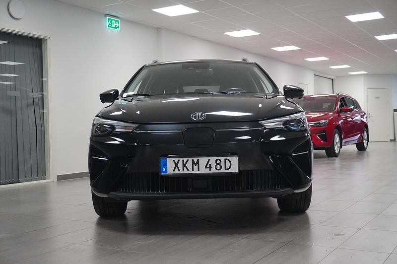Begagnad MG MG5 EV Luxury 130 kW (177 HK) 2022 Svart Kombi