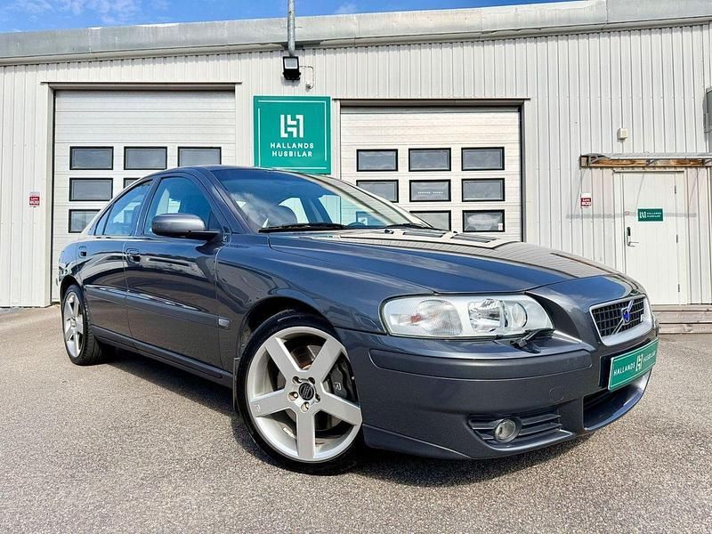 Grå Begagnad 2004 Volvo S60 Sedan | 239 000 kr - Bild 1/2