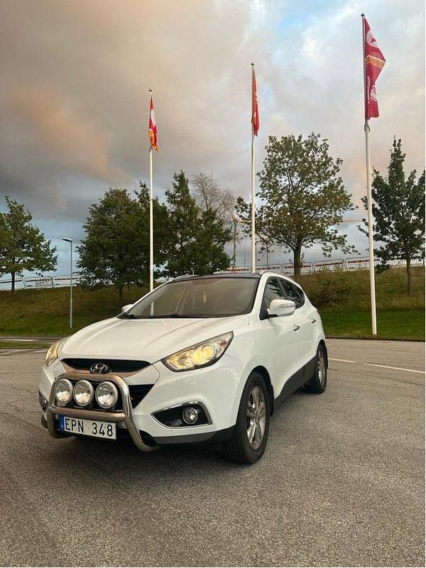 Vit Begagnad 2011 Hyundai ix35 SUV | 74 000 kr (Bra pris) - Bild 1/4