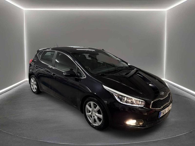 Svart Begagnad 2012 Kia Ceed Comfort Halvkombi | 84 900 kr (Marknadspris) - Bild 1/4
