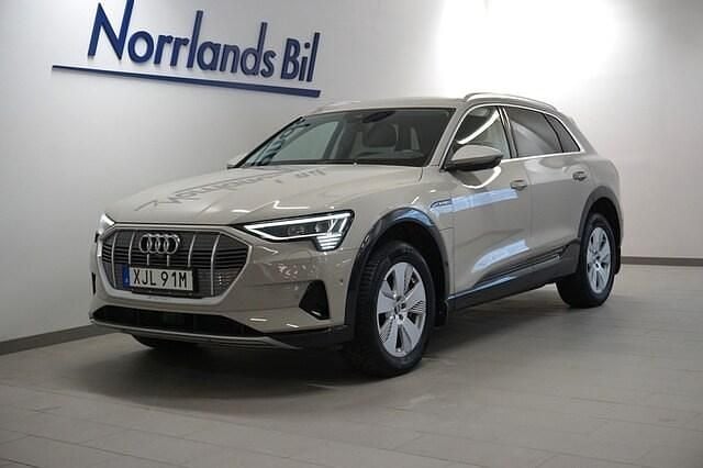 Begagnad Audi e-tron Proline 300 kW (408 HK) 2019 Siambeige metallic SUV