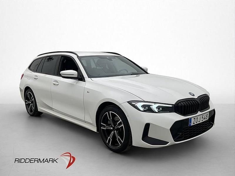 Begagnad BMW 330e M Sport 184 HK (135 kW) 2023 Vit Kombi
