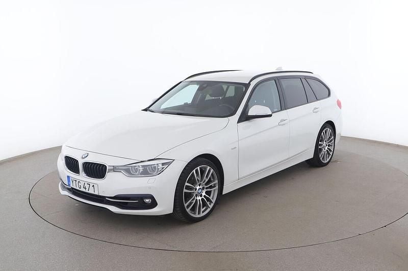 Vit Begagnad 2017 BMW 330 Sport Line Kombi | 199 000 kr (Bra pris) - Bild 1/3