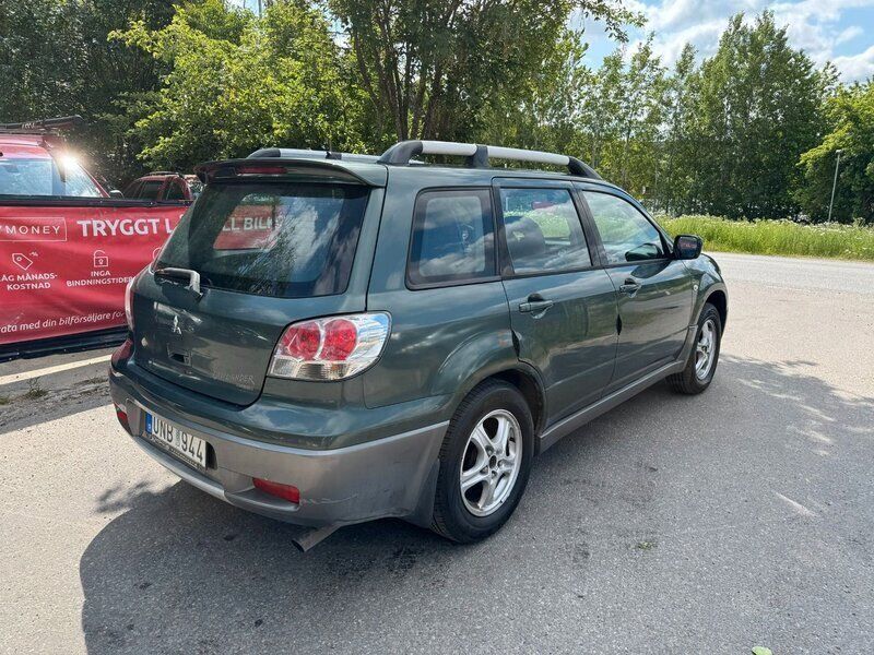 Begagnad Mitsubishi Outlander 161 HK (118 kW) 2003 Mörkgrön SUV
