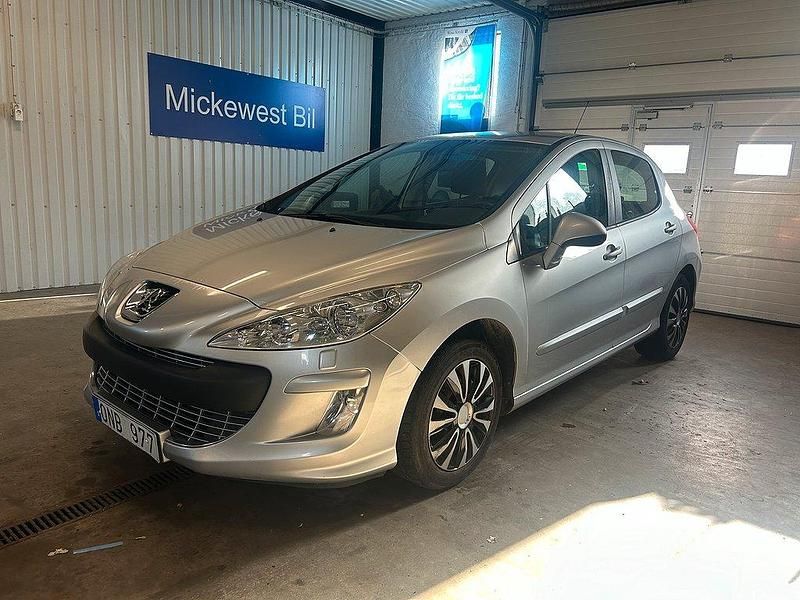 Ljusgrå Begagnad 2010 Peugeot 308 Halvkombi | 24 900 kr (Bra pris) - Bild 1/4