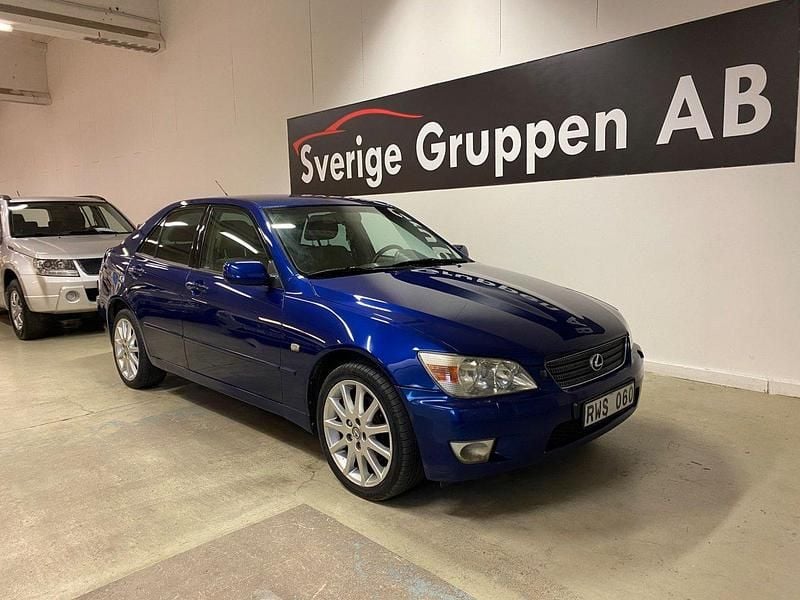 Blå Begagnad 2000 Lexus IS200 Sedan | 34 899 kr - Bild 1/4