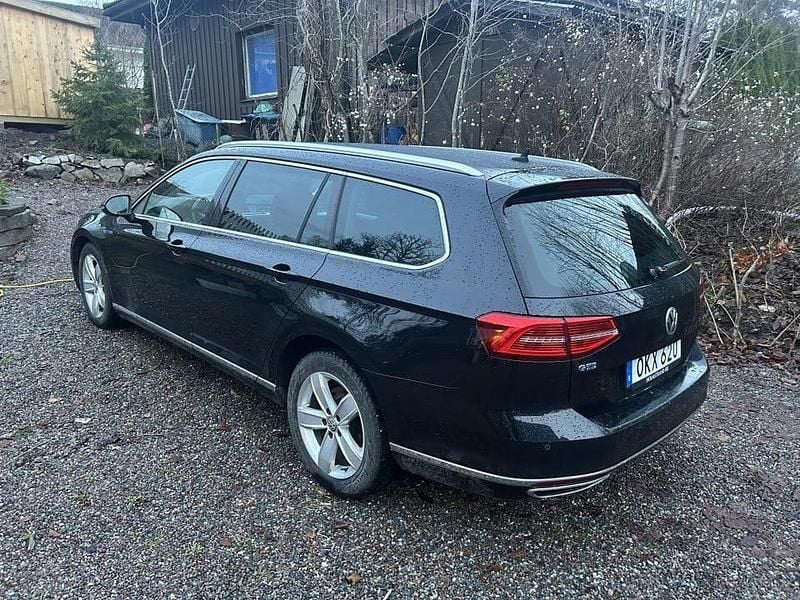 Begagnad VW Passat GTE 218 HK (160 kW) 2017 Svart metallic Kombi