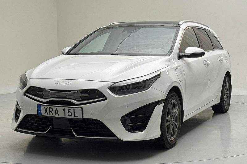 Vit Begagnad 2023 Kia Ceed Sportswagon Advance Kombi | 225 000 kr (Marknadspris) - Bild 1/4
