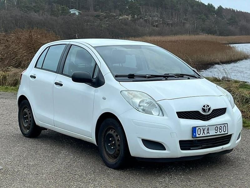 Begagnad 2010 Toyota Yaris Halvkombi | 47 000 kr (Marknadspris) - Bild 1/4