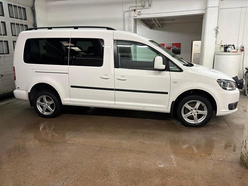 Begagnad 2015 VW Caddy Maxi Minibuss | 140 000 kr - Bild 1/4