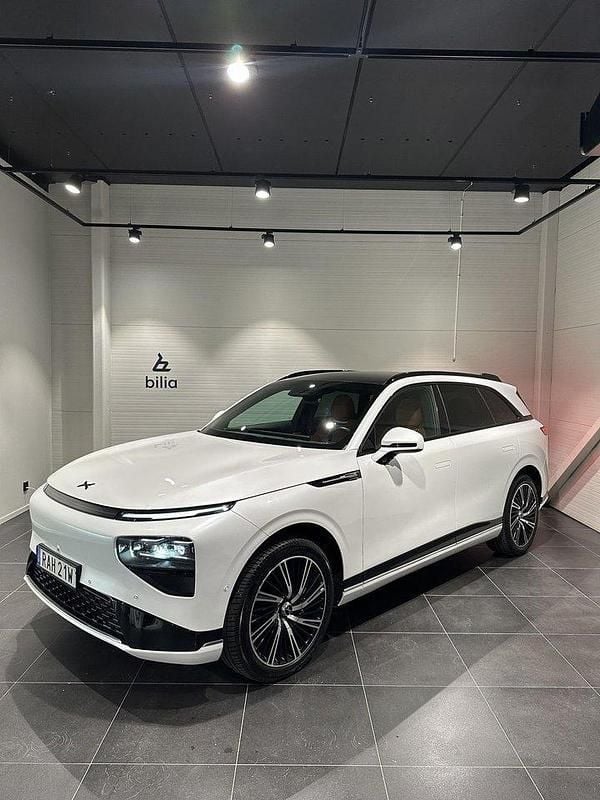 Vit Begagnad 2023 XPENG G9 SUV | 699 900 kr (Marknadspris) - Bild 1/4
