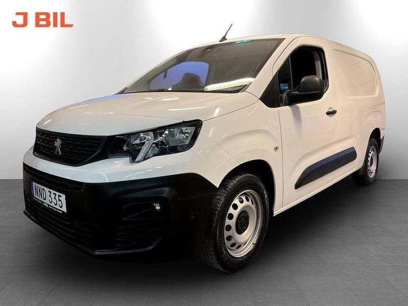 Vit Begagnad 2021 Peugeot Partner Minibuss | 179 900 kr (Marknadspris) - Bild 1/3