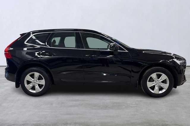 Begagnad Volvo XC60 Momentum 200 HK (147 kW) 2022 Svart SUV