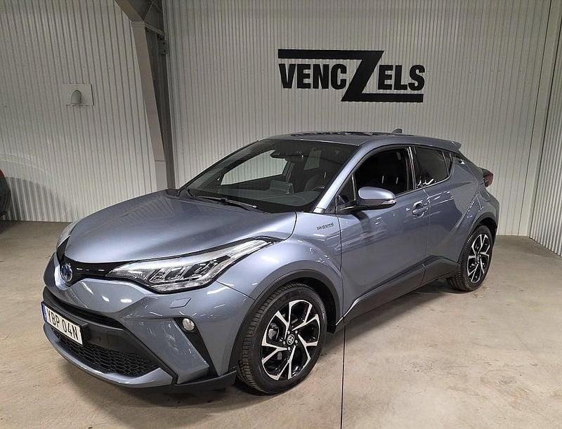 Grå Begagnad 2021 Toyota C-HR Edition SUV | 244 000 kr (Marknadspris) - Bild 1/4