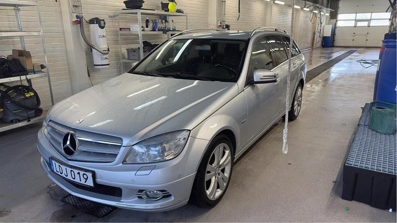 Silver Begagnad 2011 Mercedes C220 Avantgarde Kombi | 85 000 kr (Bra pris) - Bild 1/4
