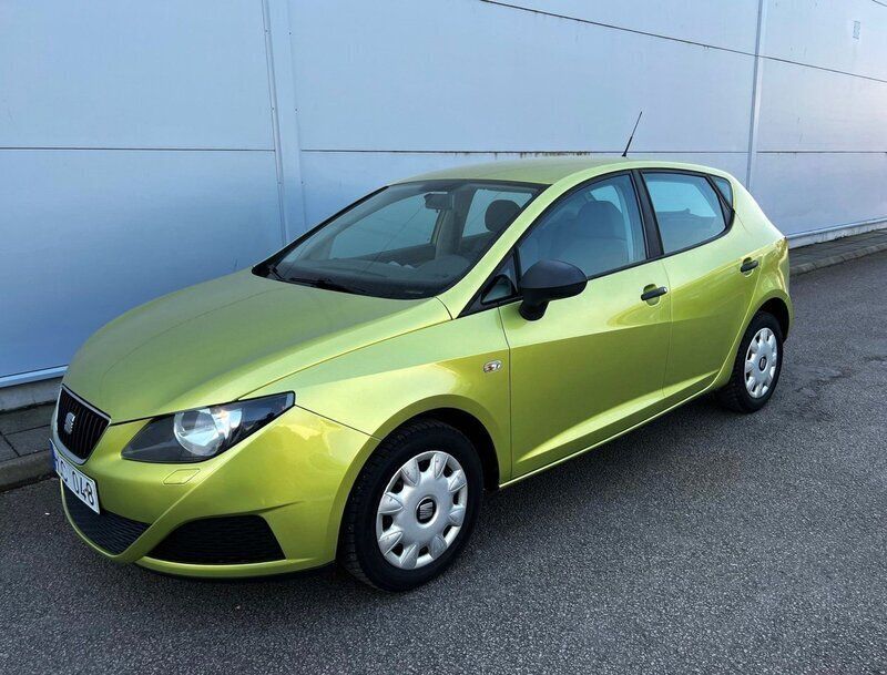 Ljusgrön Begagnad 2010 Seat Ibiza Reference Halvkombi | 42 000 kr (Marknadspris) - Bild 1/4