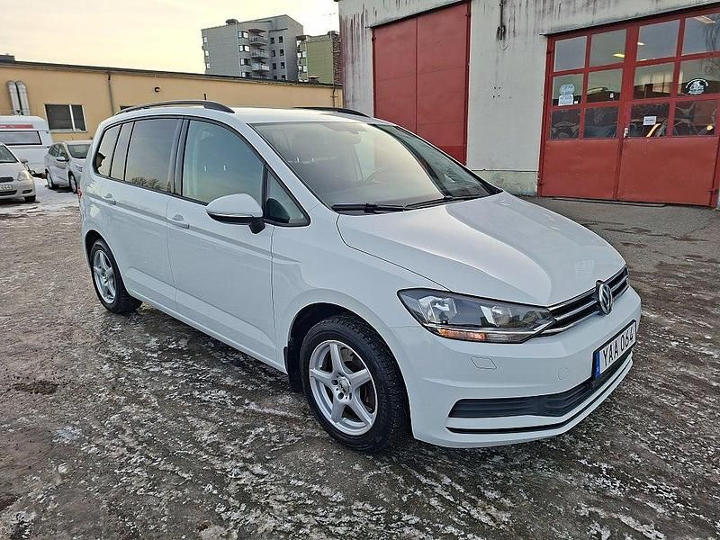 Begagnad VW Touran 110 HK (80 kW) 2015 Vit Minibuss