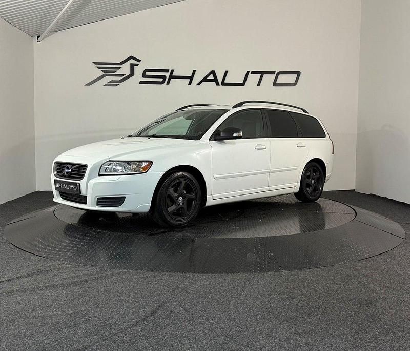 Vit Begagnad 2011 Volvo V50 Kinetic Kombi | 44 900 kr (Dyr) - Bild 1/4