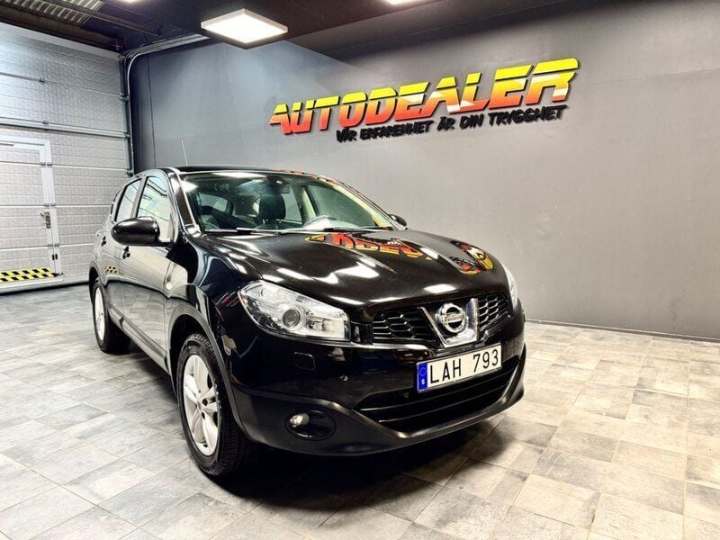 Svart Begagnad 2010 Nissan Qashqai SUV | 74 900 kr (Marknadspris) - Bild 1/4