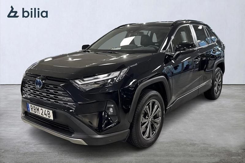 Svart Begagnad 2024 Toyota RAV4 Hybrid Executive SUV | 449 900 kr (Marknadspris) - Bild 1/3