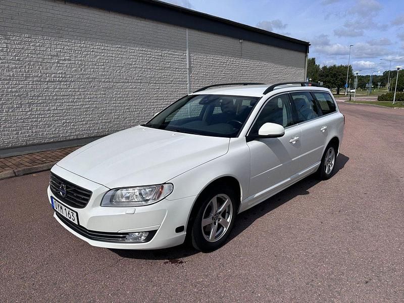 Vit Begagnad 2016 Volvo V70 Momentum Kombi | 139 500 kr (Marknadspris) - Bild 1/4