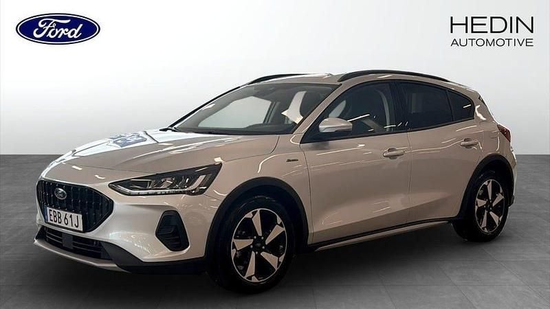 Silver Begagnad 2023 Ford Focus Active Halvkombi | 209 900 kr (Marknadspris) - Bild 1/4