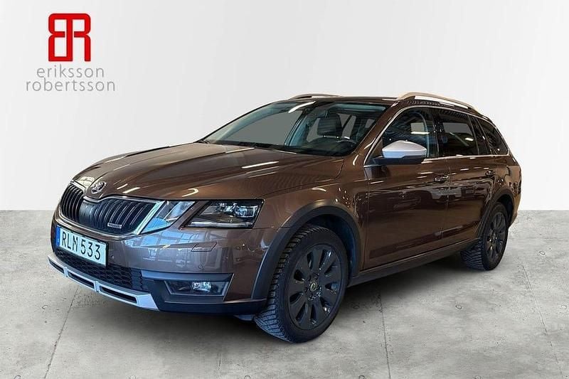 Brun Begagnad 2019 Skoda Octavia Scout Kombi | 229 900 kr (Marknadspris) - Bild 1/4