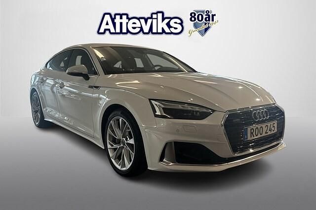 Vit Begagnad 2020 Audi A5 Sportback Proline Halvkombi | 319 900 kr (Marknadspris) - Bild 1/4